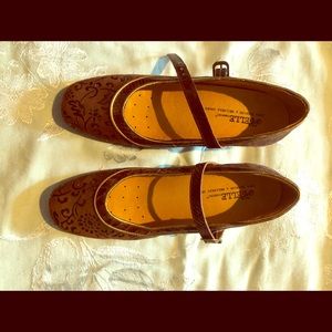 HELLE brown suede shoes